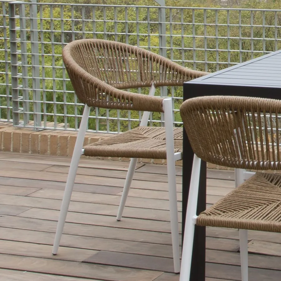 Ensemble Table kunes et 4 chaises melbu