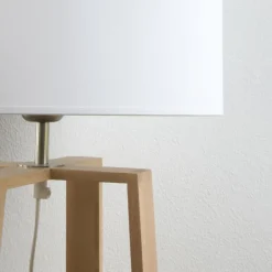 Neil Lampe table base bois abat-jour blanc